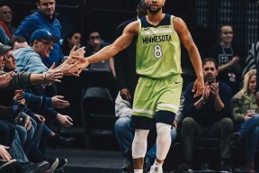 关于明尼苏达森林狼训练开放日；关键时刻状态回暖引欢呼；全明星赛在即；资深球员宣示担当的信息